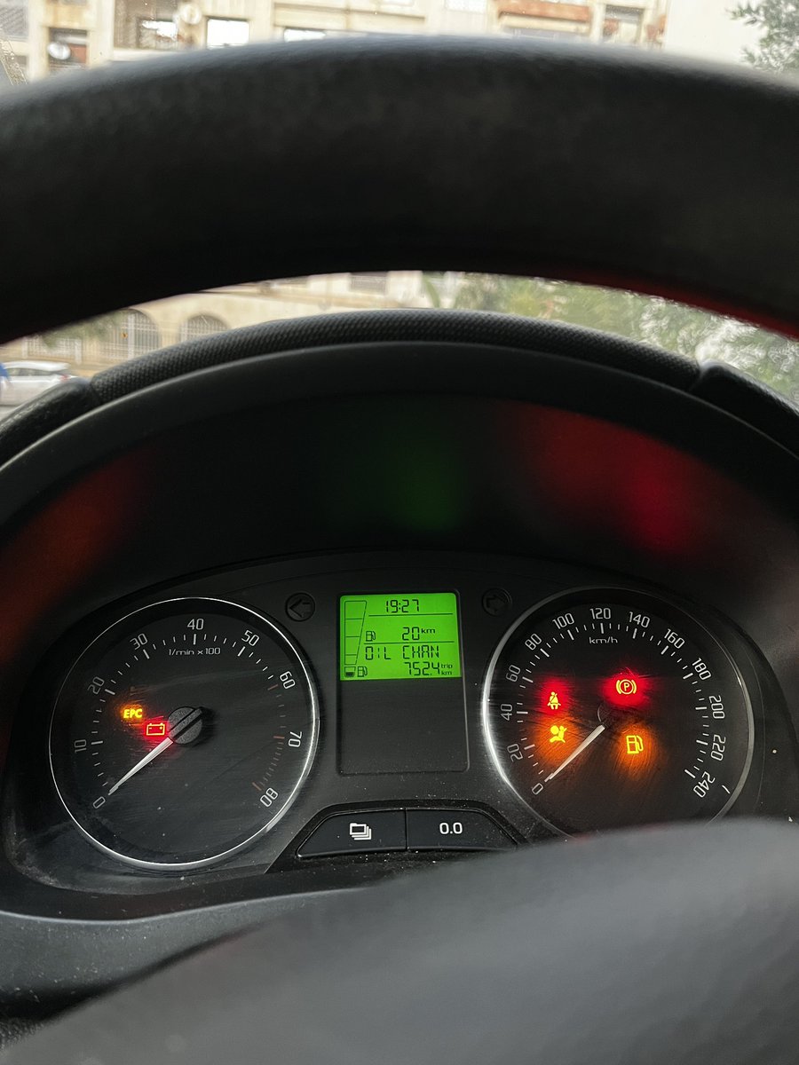 TaibiKamyl's tweet photo. Mentalement comme ma voiture https://t.co/gmX5GnpDJY