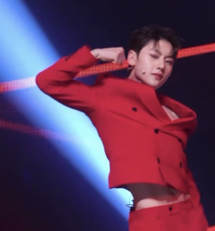 haerimchu's tweet image. it's his time to shine #OnlyForMATTHEW