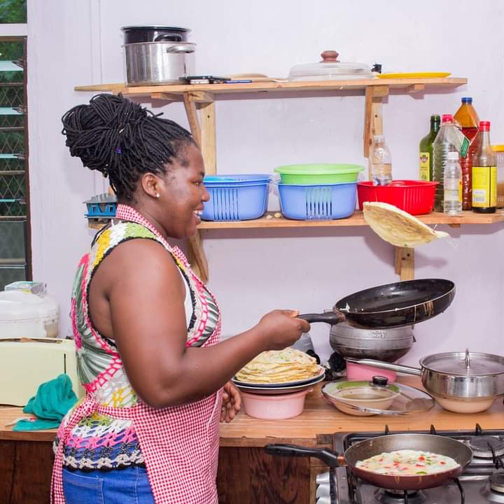keta_vibes's tweet photo. A glimpse in the kitchen of the Tagbo Falls Lodge where your vegetable omelettes, poached eggs or tofu scramble is prepared with a smile 🍳 at Tagbo Falls Lodge. https://t.co/9wVhlP0pN3