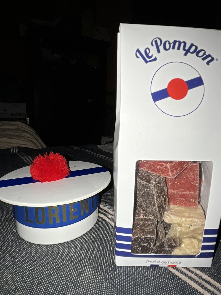 labouille51's tweet photo. ces petites douceurs bretonnes de chez @touchezlepompon pour mon anniv .#Lorient #cadeaux #breton #Bretagne https://t.co/Yc78C9w13P https://t.co/tpZA8LtX13