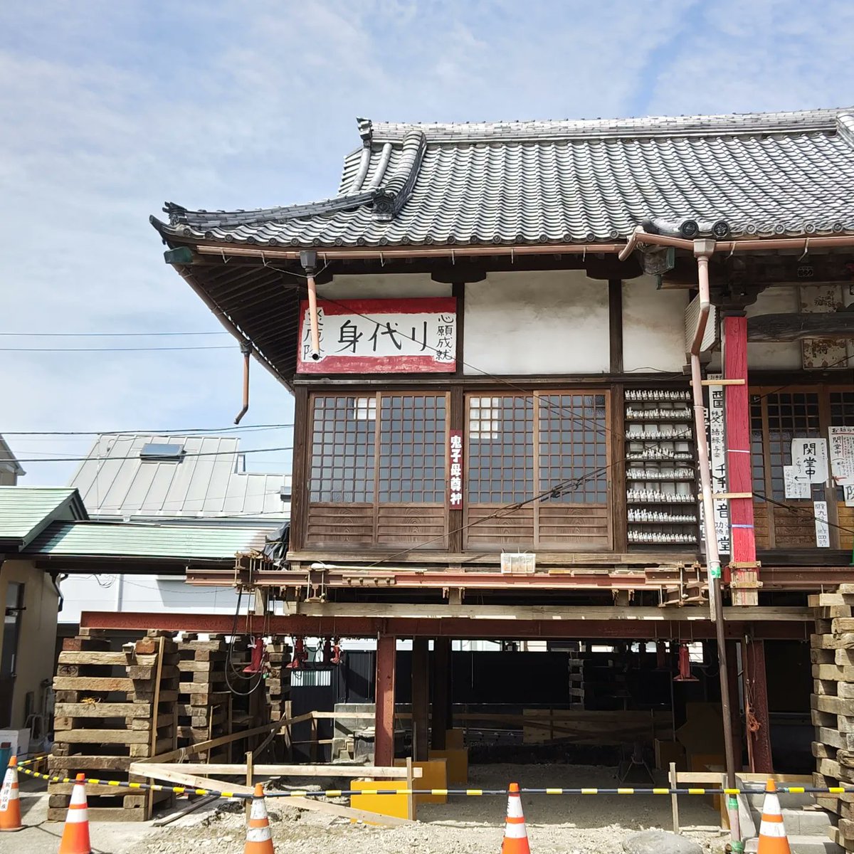 Joker25923's tweet photo. 鎌倉上行寺行ってきた⛩️
来週は行けないから鶴岡八幡宮と江ノ島神社も回ってきた！
 #神頼みしか出来ないけど
 #少しでも良くなれ
 #早く戻って来い https://t.co/zyM1VGgjU3