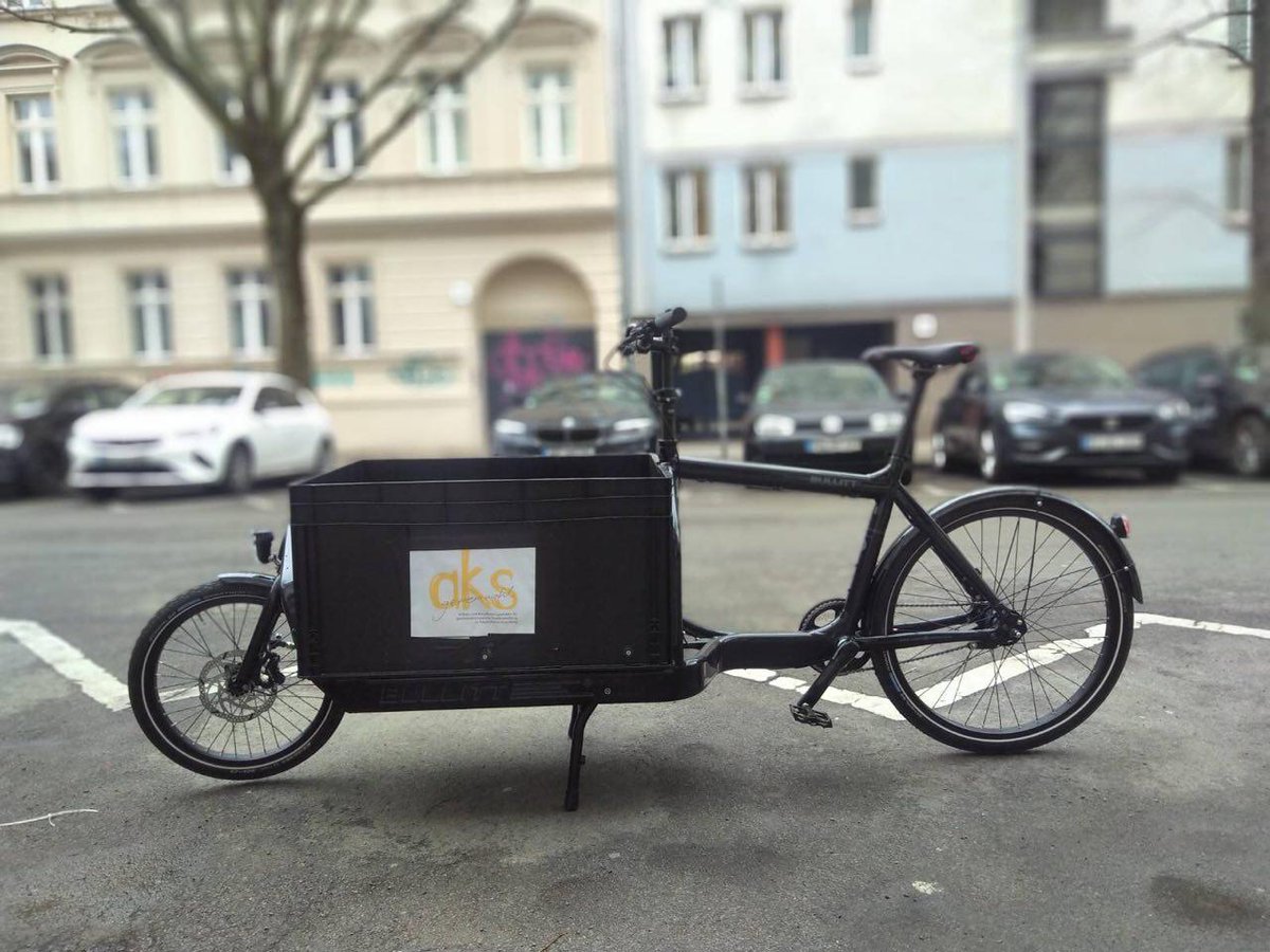 Ihr plant eine Aktion im Kiez, wollt ein Hoffest organisieren oder beteiligt euch an einer Demo?

Tontechnik, Lastenrad und noch viel mehr findet ihr im AKS Materialpool! 

Verleih-Liste + Kontaktinfos findet ihr auf unserer Website:
aks.gemeinwohl.berlin/angebote/mater…