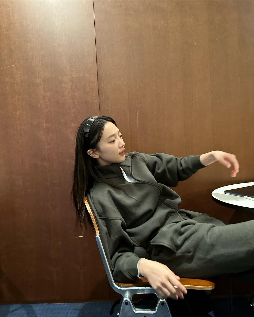 yejiinp's tweet photo. Tho I my last update in Instagram was 3 days ago, I miss you guys a lot 🤎🥤 https://t.co/RWFLJmhFUu