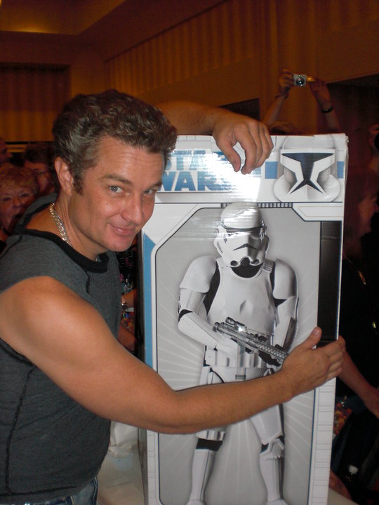 jamie_marsters's tweet photo. Pic of the Day: @JamesMarstersOf getting the good pressies... at @DragonCon 2009
#JamesMarsters #DragonCon #StarWars #Stormtrooper #StormtrooperJamesAnyone? #MayTheFourthBeWithYou #MayTheFourth #Also #LookAtThatTAN #TanJamesFTW #AlsoAlso #ArmPorn #YoureWelcome https://t.co/QSsWbneXLI