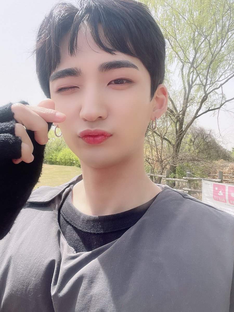 저희 Hola 잘 보셨나여 ㅎㅎ
설마 아직 못 보신분은 없겠죠??🫠

#BXB #비엑스비 #HYUNWOO #현우