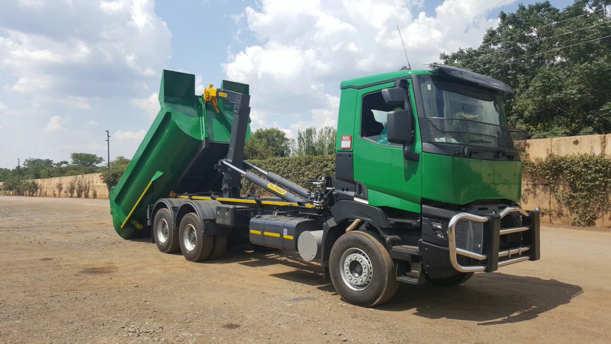 PalfingerSA's tweet photo. The loading and unloading of hookloader containers becomes an easily accomplished task with the efficiency, reliability and versatility of the Palfinger Hookloader.
#palfinger #hookloader #containerhandling https://t.co/2uERdWij8A