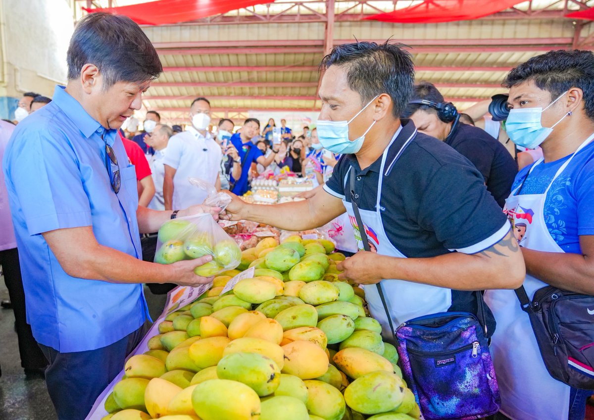 bongbongmarcos's tweet photo. Tayo’y nagbukas ng bagong Kadiwa ng Pangulo sa lungsod ng San Jose del Monte upang maipaabot din sa mga Bulakenyo ang mga benepisyo ng proyekto. https://t.co/WuCeHDxe4P