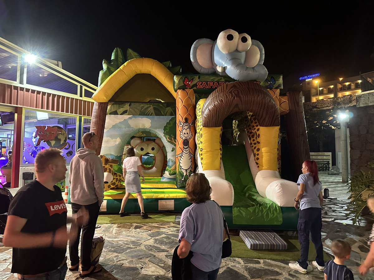 BadToxic's tweet photo. At #night at our #hotel #ValleTaurito.
#lights #Nacht #nightProgram #miniGolf #nightLife #arenaPlaza #showTime #dance #Tanz #ParadiseHotel #vacation #trip #travel #Reise #Holliday #urlaub #Canaries #CanaryIslands #Canary #GranCanaria #island #Insel #Taurito #Spain #Spanien https://t.co/bw6lmuxvua