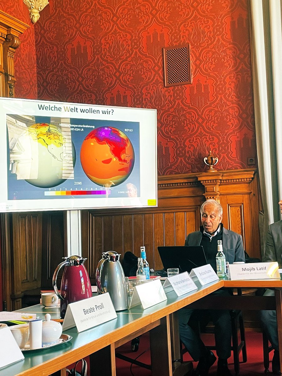 🌎🔥Es braucht Wissen&amp;Mut zum Handeln für eine klimagerechte Transformation. #MojibLatif teilt Wissen bei der <a href="/GRUENE_Hamburg/">GRÜNE Hamburg</a> mit Vertreter*innen aus Wirtschaft &amp;Zivilgesellschaft. Es gibt Hoffnung: Darum heute gemeinsame Suche nach Hebeln mit Fokus #Ernährungswende  <a href="/anunnehh/">Andrea Nunne</a>