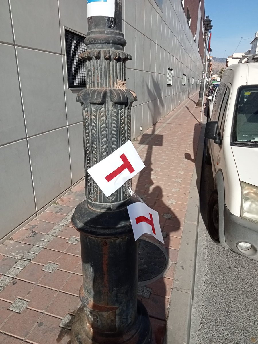 Patriciaflopez's tweet photo. 😡 #Archena se despierta sucia por unos incívicos que quieren dar una imagen de nuestra localidad que nada se ajusta a la que todos queremos. La policía ya está investigándolo.
La limpieza del municipio le cuesta mucho dinero a todos los archeneros y es labor de todos su cuidado. https://t.co/wS57VSuG9M