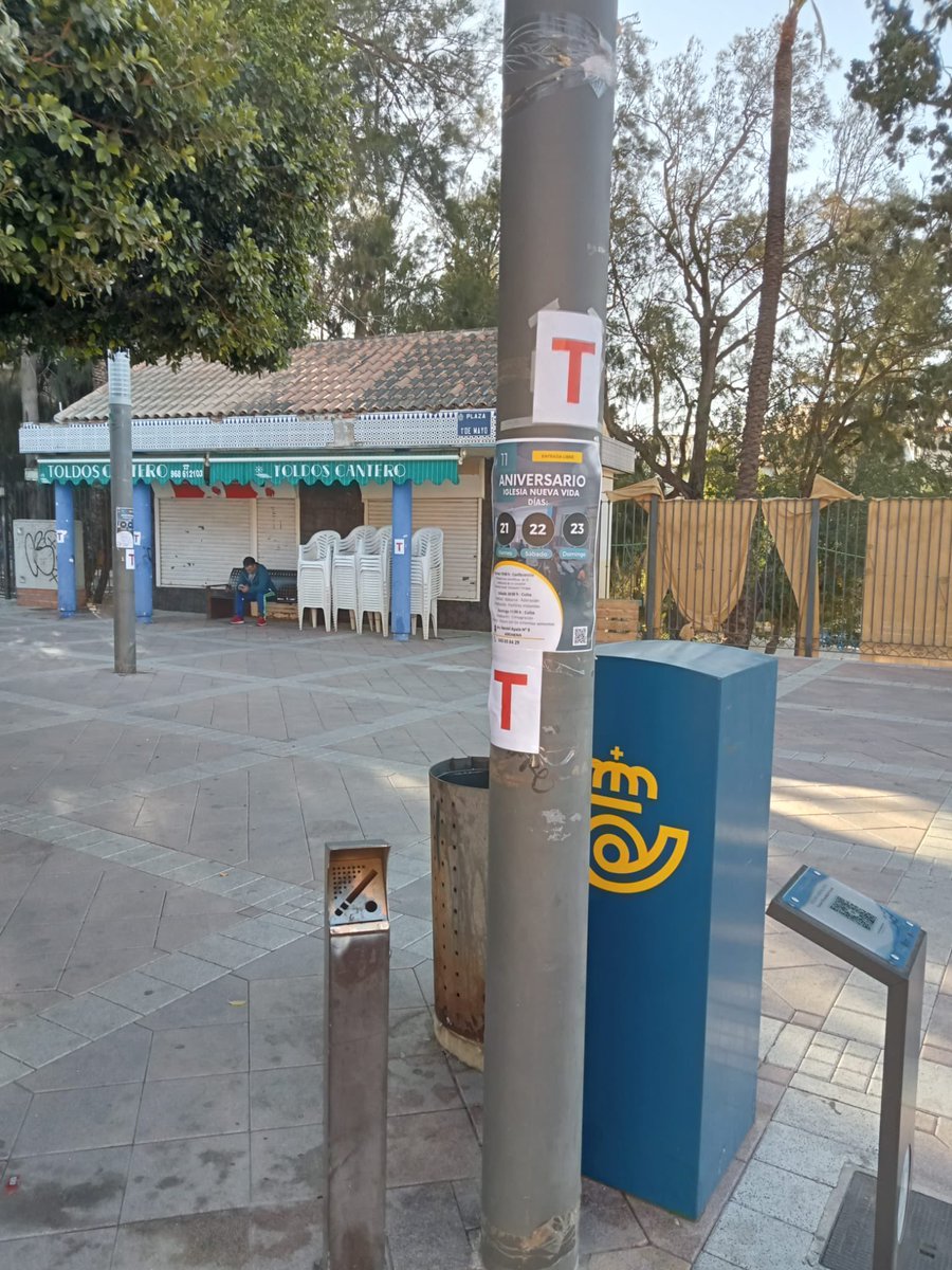 Patriciaflopez's tweet photo. 😡 #Archena se despierta sucia por unos incívicos que quieren dar una imagen de nuestra localidad que nada se ajusta a la que todos queremos. La policía ya está investigándolo.
La limpieza del municipio le cuesta mucho dinero a todos los archeneros y es labor de todos su cuidado. https://t.co/wS57VSuG9M