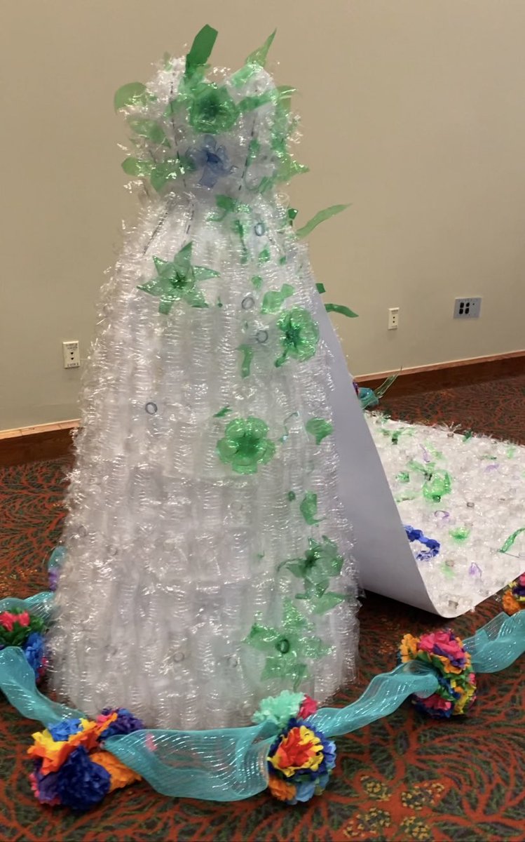 ArtwithMrsSound's tweet photo. Thrill of the first day, trying to see everything, learn and absorb all of the wonderful information. Fun activities with SculpeyandBLICK.Impressive student work of recycledmaterials. Excellent location on the SanAntonioRiver. @Blick_Art @SculpeyPolyform @NAEA @AldineArt https://t.co/mhj6eV3TUb