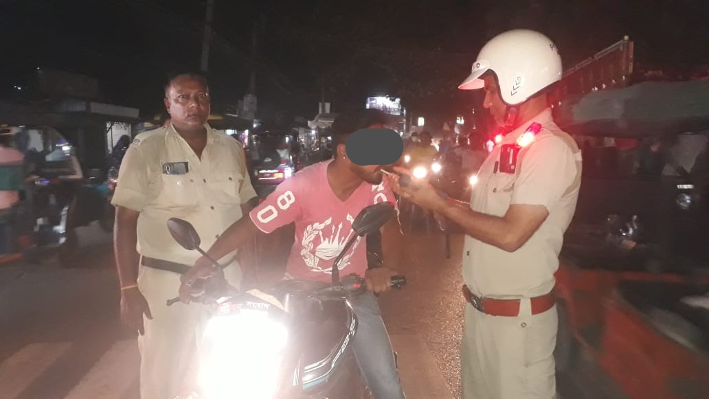 JangipurPolice's tweet photo. #WestBengalPolice
#JangipurPoliceDistrict
#WBP
#ApnarSatheApnarPase
#WeCareWeDare https://t.co/7BDIf1shLR