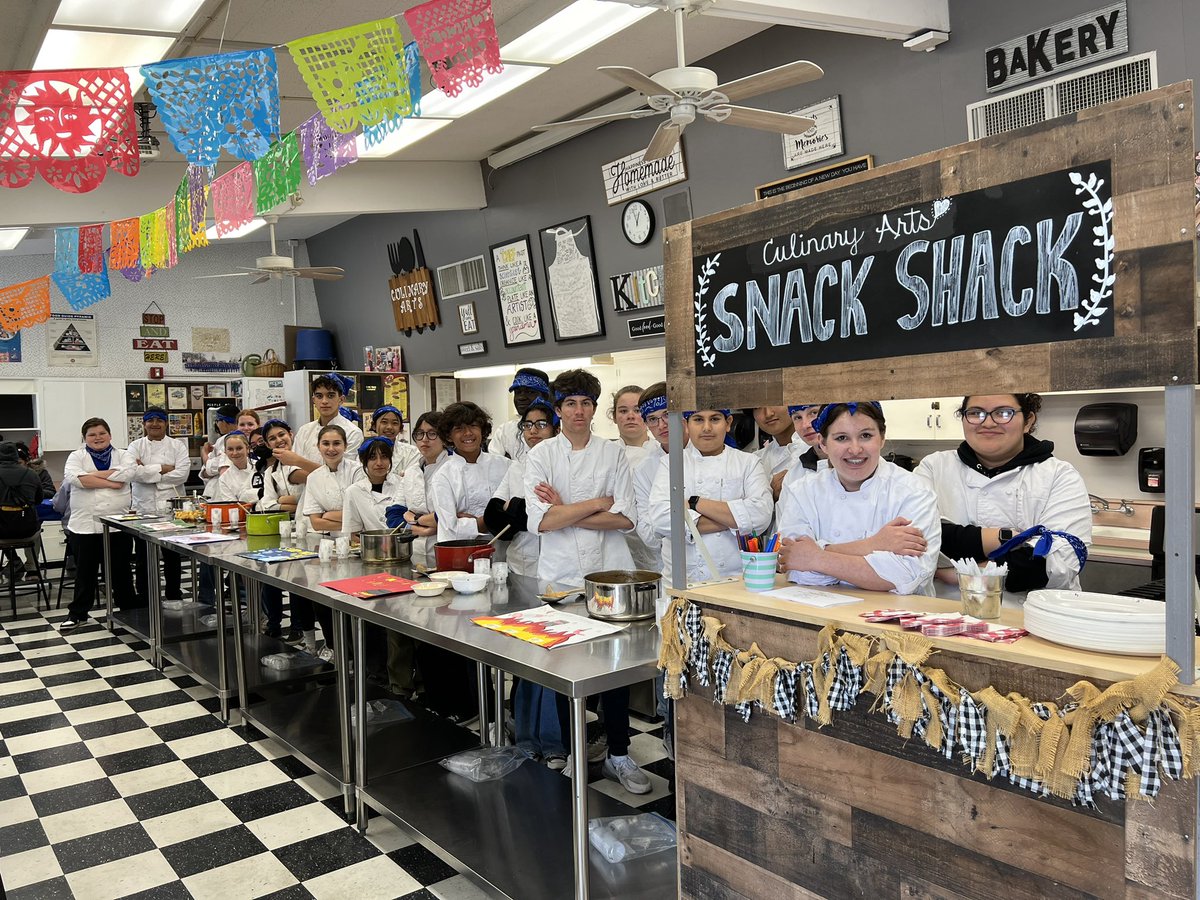 LVCulinaryArts's tweet photo. Culinary II’s annual “Great Chili Cook-Off” was extra delicious this year @LaderaVistaJH! Way to go Jr Chefs! #FSDlearns https://t.co/xnBv1iq0EH