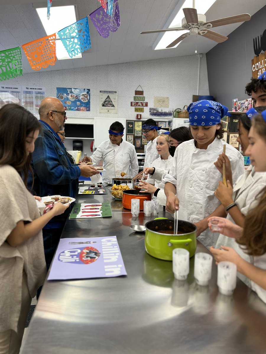 LVCulinaryArts's tweet photo. Culinary II’s annual “Great Chili Cook-Off” was extra delicious this year @LaderaVistaJH! Way to go Jr Chefs! #FSDlearns https://t.co/xnBv1iq0EH