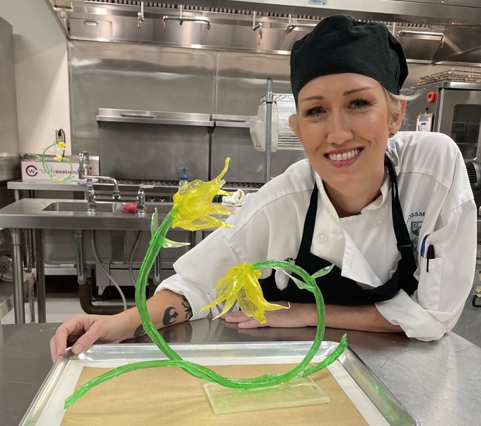 So we did this today. I feel like a bad ass&hellip; it&rsquo;s completely made of sugar and I made that piece all<a href="/tag/supremecourt"class="tags"><span>#supremecourt</span></a>