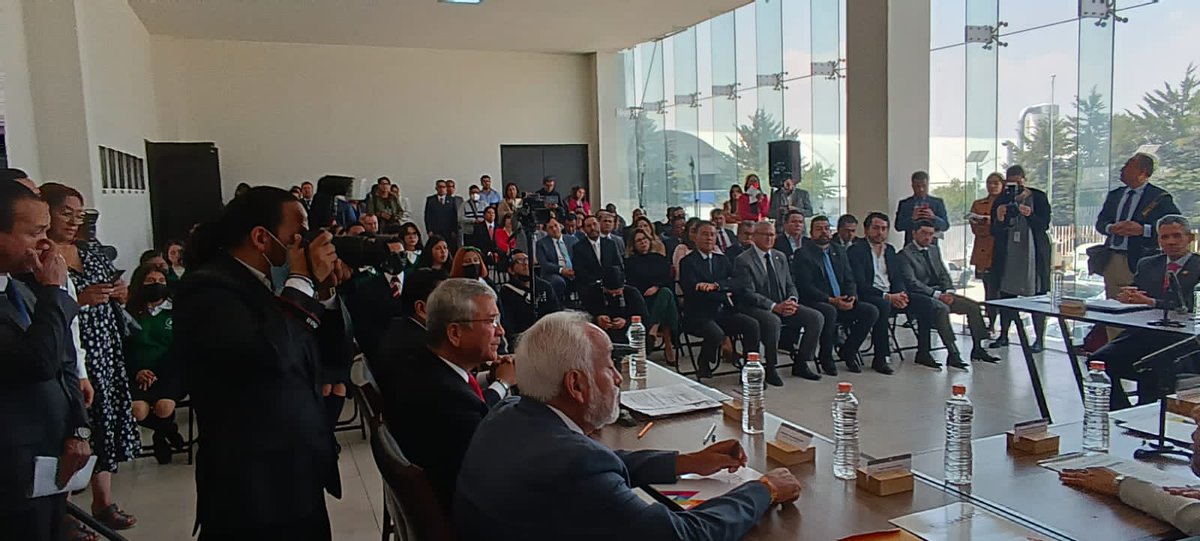 victor_rosast's tweet photo. Agradezco a @geramonro05 , @israeljero y @RicardotorresgG , la invitación a formar parte del "Comité de Educación Dual de los tipos Media Superior y Superior." @cavdem1970 @AsecemNacional @AECHAC3 @edomexaldia @AMXNoticias @SintoniaticaD https://t.co/qWwDKpu92L