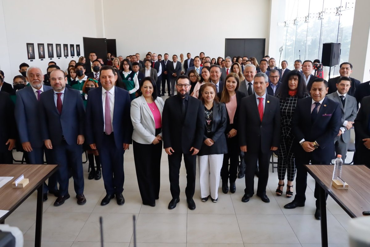 victor_rosast's tweet photo. Agradezco a @geramonro05 , @israeljero y @RicardotorresgG , la invitación a formar parte del "Comité de Educación Dual de los tipos Media Superior y Superior." @cavdem1970 @AsecemNacional @AECHAC3 @edomexaldia @AMXNoticias @SintoniaticaD https://t.co/qWwDKpu92L