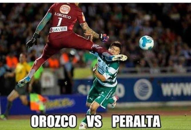 IrvinAlvarez's tweet photo. @LuchoIbarra690 Cuantos juegos inhabilitaron a J. Orozco por esta entrada? Aún así @OribePeralta les clavó un golazo.

"A que cosa tan hermosa... penal para Monterrey!!!", cuando el comentarista dice eso (que raramente es muy seguido) no se quejan.

Sin llorar 😭 😭😭😭 https://t.co/qymoZpcPuL