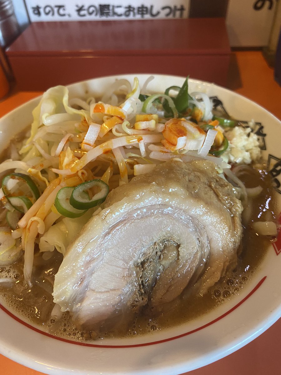 Kanatt_un's tweet photo. ちばから『ミニラーメン』+魚粉
閉店間際なのに店内満員
豚ポタージュ濃厚うまし
二郎系でもなく家系とも違う
唯一無二でした☝️
再訪したら麺固めの
カラメで食したい☺️
店内のスタッフ同士の家族みたいな
関係性やら店主さんの写真でほっこり
宅麺の授賞式で見た女将も居た( ⸝⸝⸝⁼̴́⌄⁼̴̀⸝⸝⸝) https://t.co/wwSgycbrBY
