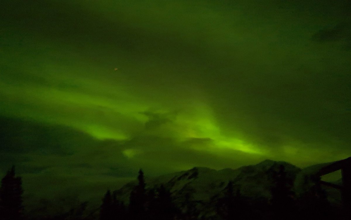 BSIDataAcq's tweet photo. I mean it when I say the bird is "portable"....  And a with a bonus aurora to top it off. Bliss. https://t.co/NMWv8eJr3G