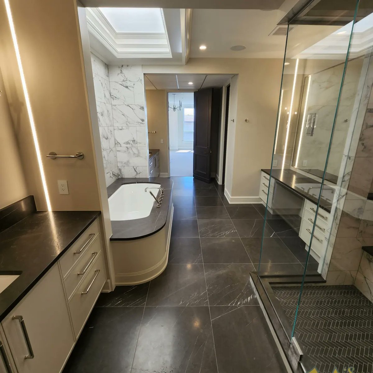 info_marble's tweet photo. Beautiful Master Bathroom full of Marble! https://t.co/vGblnNAsqm