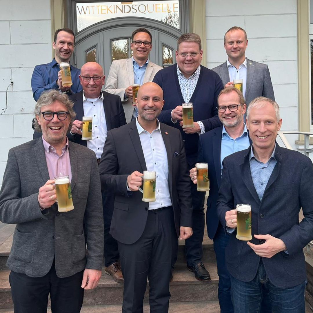 AliDogan1982's tweet image. Ich habe die Bürgermeister des Kreises Minden-Lübbecke zum Abendessen eingeladen. 

Mir ist wichtig, dass die kommunale Familie zusammenhält und ich mich eng mit den Bürgermeistern abstimme. 

@TweetsFuerMiLK @mindentweets @espelkamptweets @luebbecketweets @badoeyntweets