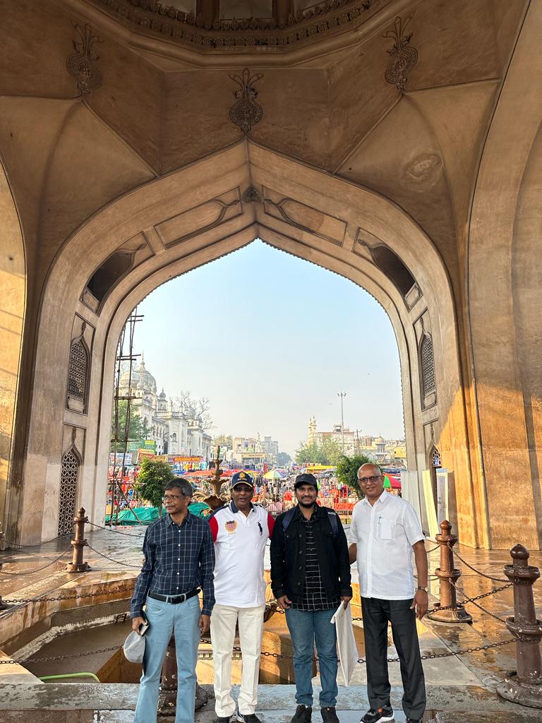 @arvindkumar_ias @KTRBRS @GHMCOnline Happy to be a part of #heritage Walk @ #charminar ☺️💐 happy to meet @arvindkumar_ias Sir 😊