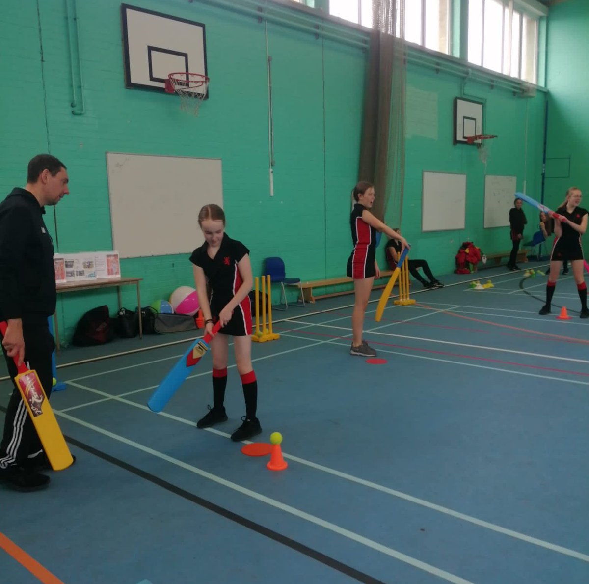 #Benfleet #Cricket club is looking for players for their girls team. Last half term we enjoyed two days of taster sessions. We looked at batting, bowling and fielding techniques. Thank you Benfleet cricket club for coming to visit! #PE #KingJohn #KingJohnSchool #KJS #Zenith