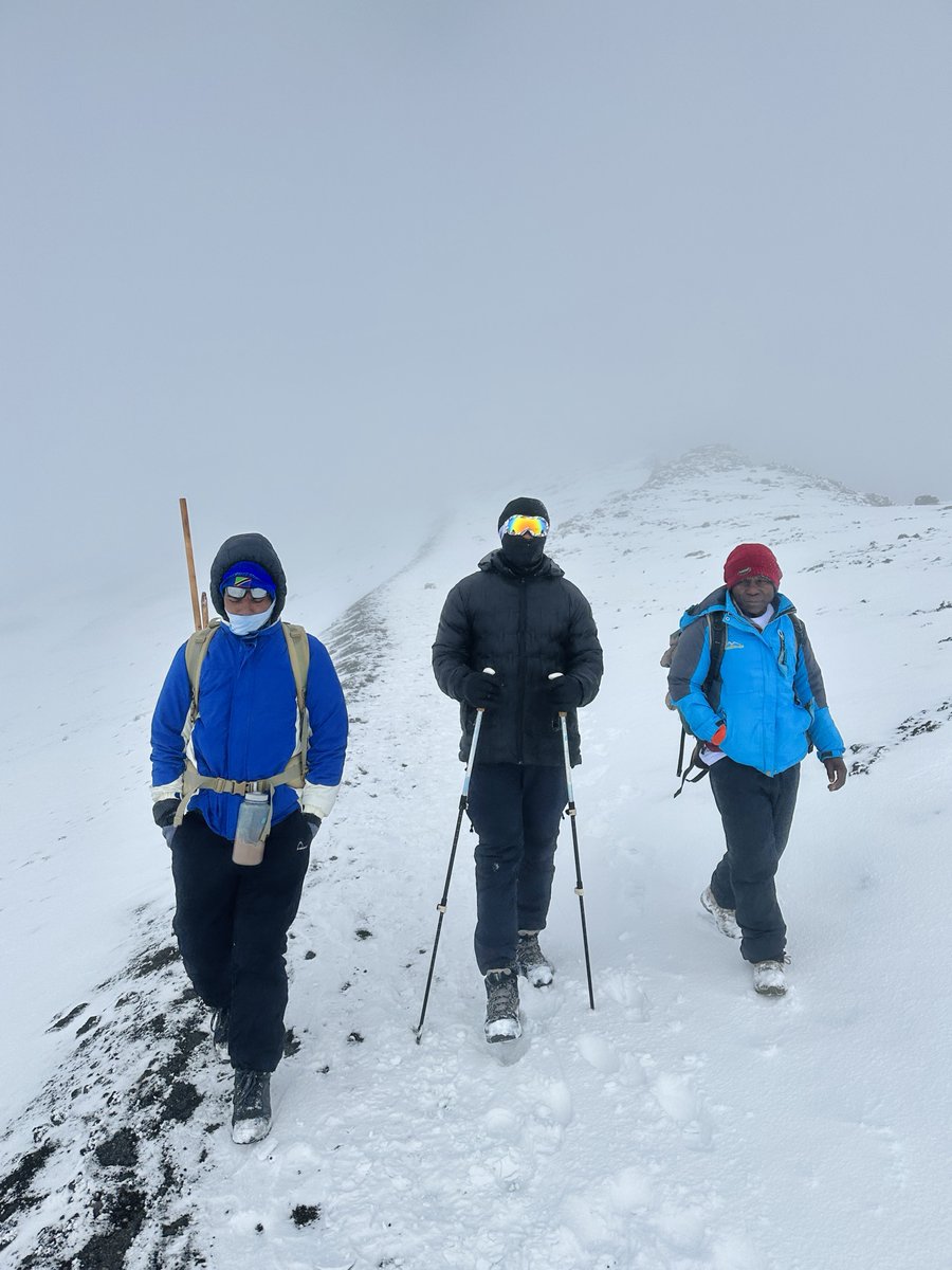 NoelDenzel's tweet photo. Walking on a winter wonderland, high above the clouds ☁️❄️ #Kilimanjaro #MountainLife #AdventureTime #HikingJourney https://t.co/CqTRRfmitB