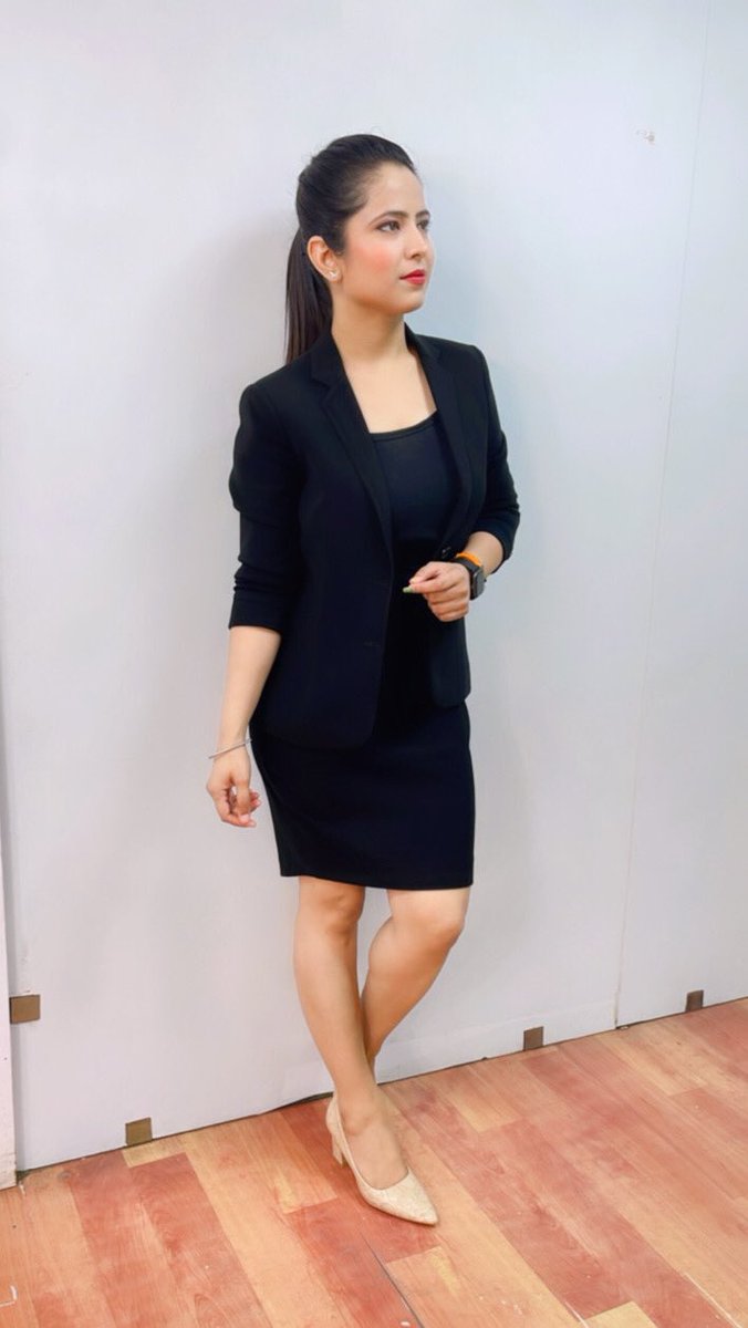 Hello…🖤
