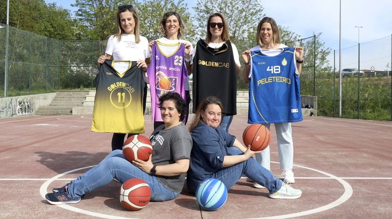vozdesantiago's tweet photo. #ALaÚltima | El mejor homenaje en #Compostela a #MercèMorros, una amiga que contagiaba la alegría a su paso, incluso mientras plantaba cara al #cáncerdemama https://t.co/Qoge8J5eDC https://t.co/CwKM1jWBZF