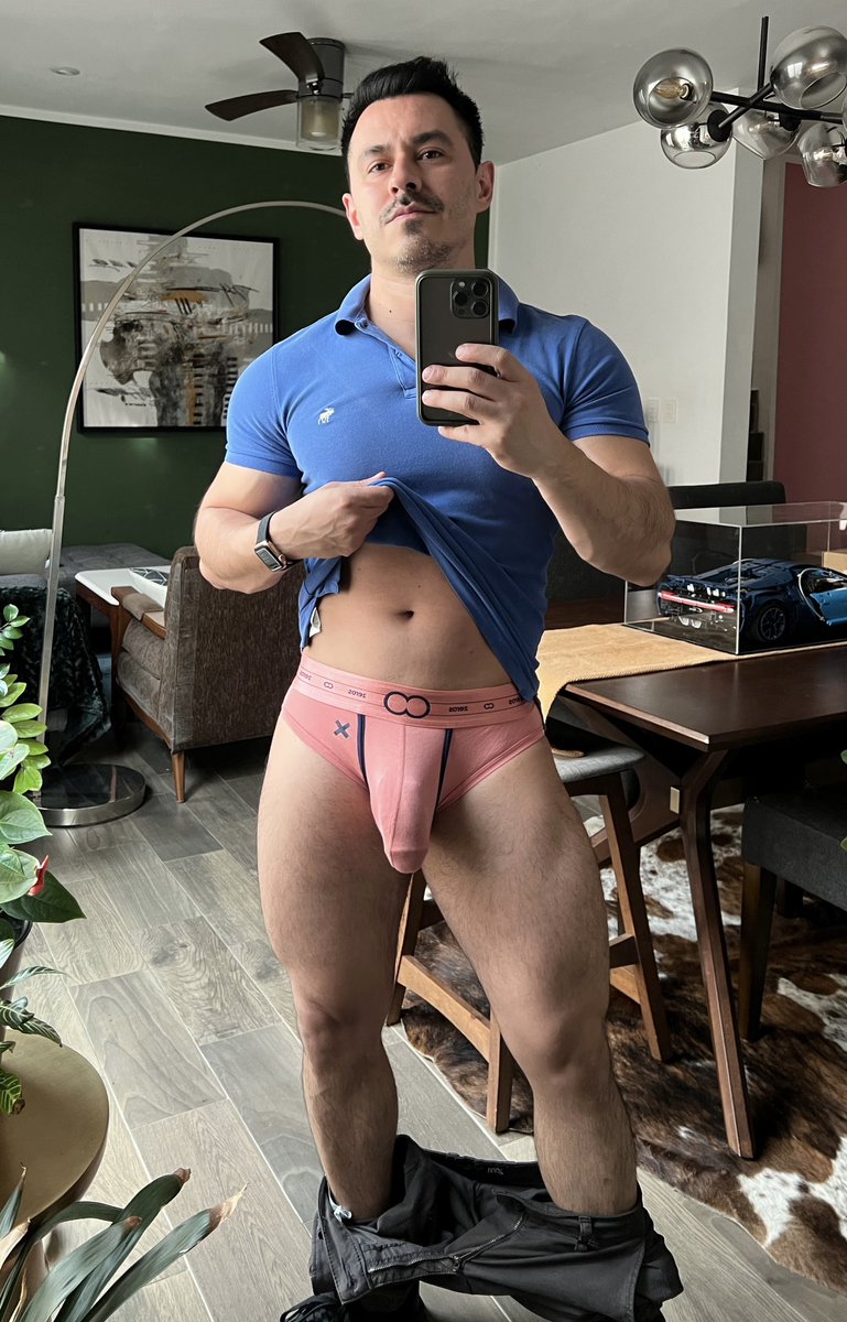 rodopodprivate's tweet photo. Selfie 🤳 
#briefs #posing #muscle #daddy 
@2EROS https://t.co/UVsR2Tdbmn