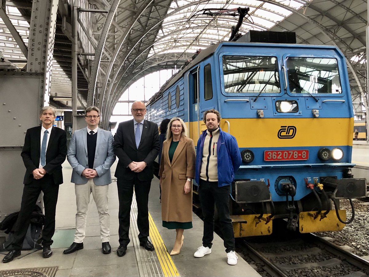 JoDoppelbauer's tweet photo. Discussing #ETCS on the way to Plzen ⁦@MatthiasRuete⁩ https://t.co/HT3TI0gNZc