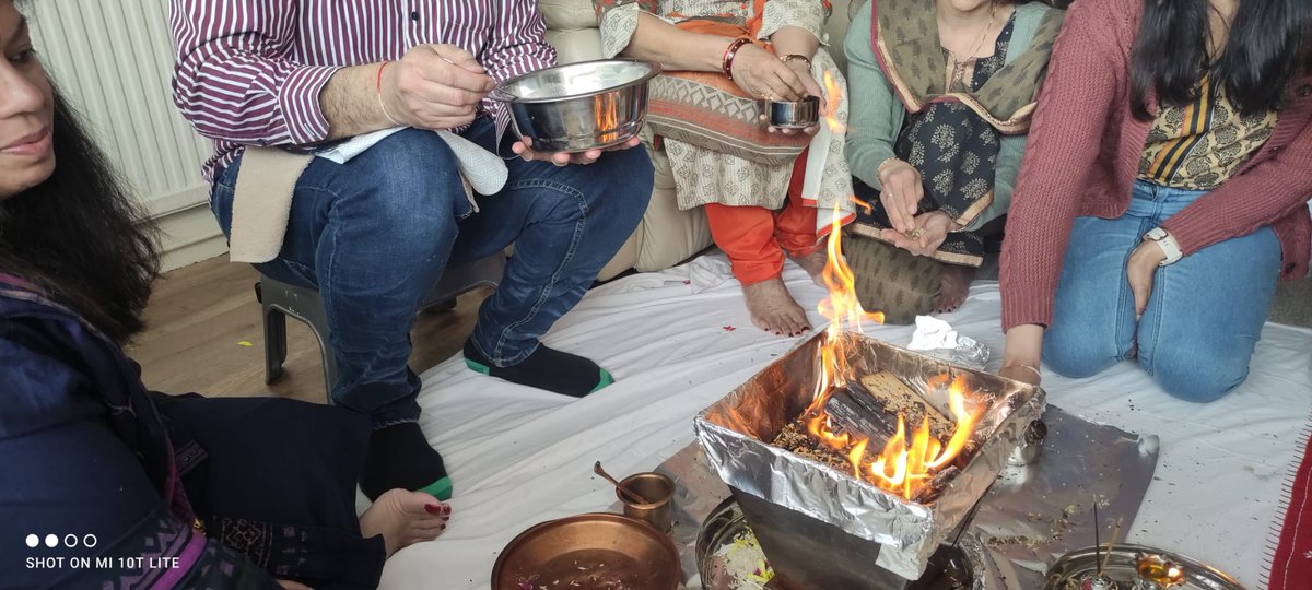 KetulBhaiJoshi's tweet photo. I did Shree Satyanarayan Katha, Nav Grah puja, and Havan ceremony for a new home in Harrow a few days back!!

visit: https://t.co/S4StqRFPN7
call on: +44 079 0373 5365

#satyanarayankatha2023 #hindupandit #grihraveshpuja2023 #shiva #grihpraveshpuja2022 #satyanarayanakatha #uk https://t.co/eaoeAK8ArZ