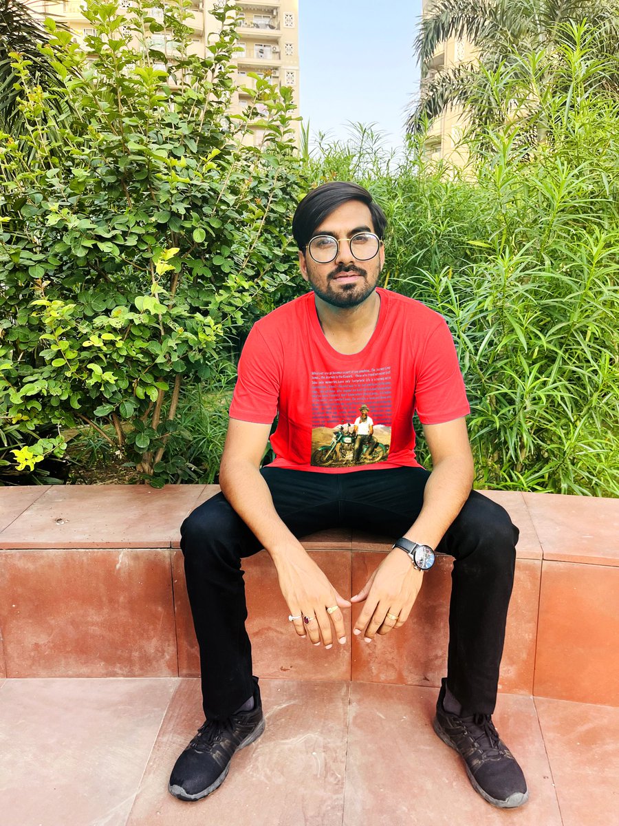 UnibrowCreation's tweet photo. Get your 'Traveller Van Gogh' TShirt  before your bikers trip to Ladakh or Boys trip to the North East. Summers are here and the mountains are calling! Graphics to fuel your wanderlust and 100% Premium Quality Cotton TShirts to keep your body cool!
Shop- https://t.co/DB7KQoo7bJ https://t.co/5for1fsJdP