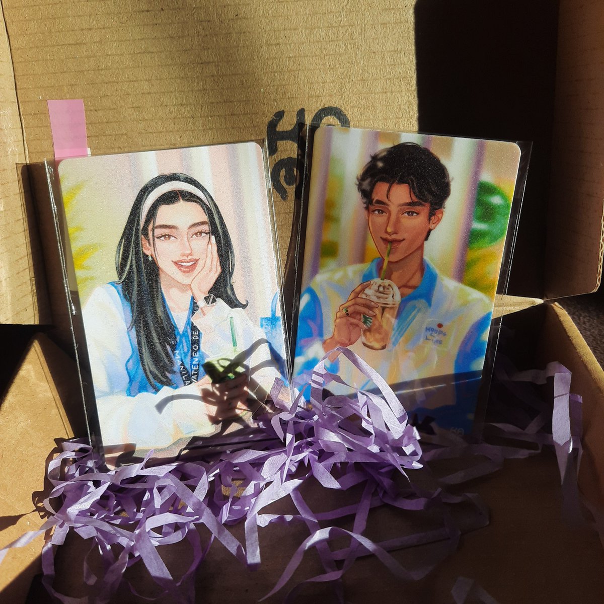 ivanjamesgoyape's tweet photo. and ofc, merch from the one and only @kamedraws ! love them very much! π₯Ή safe to assume nung binuksan ko after my ojt, willing pa ako magtraining kahit late na. π₯°π thank you so much, kame-sama! lalo sa req note π₯Ή
#BlueDaisiesWP #SixKissesWP #OurTimeWP #arrowheadswp #AJmails https://t.co/A8RhdEmzg0