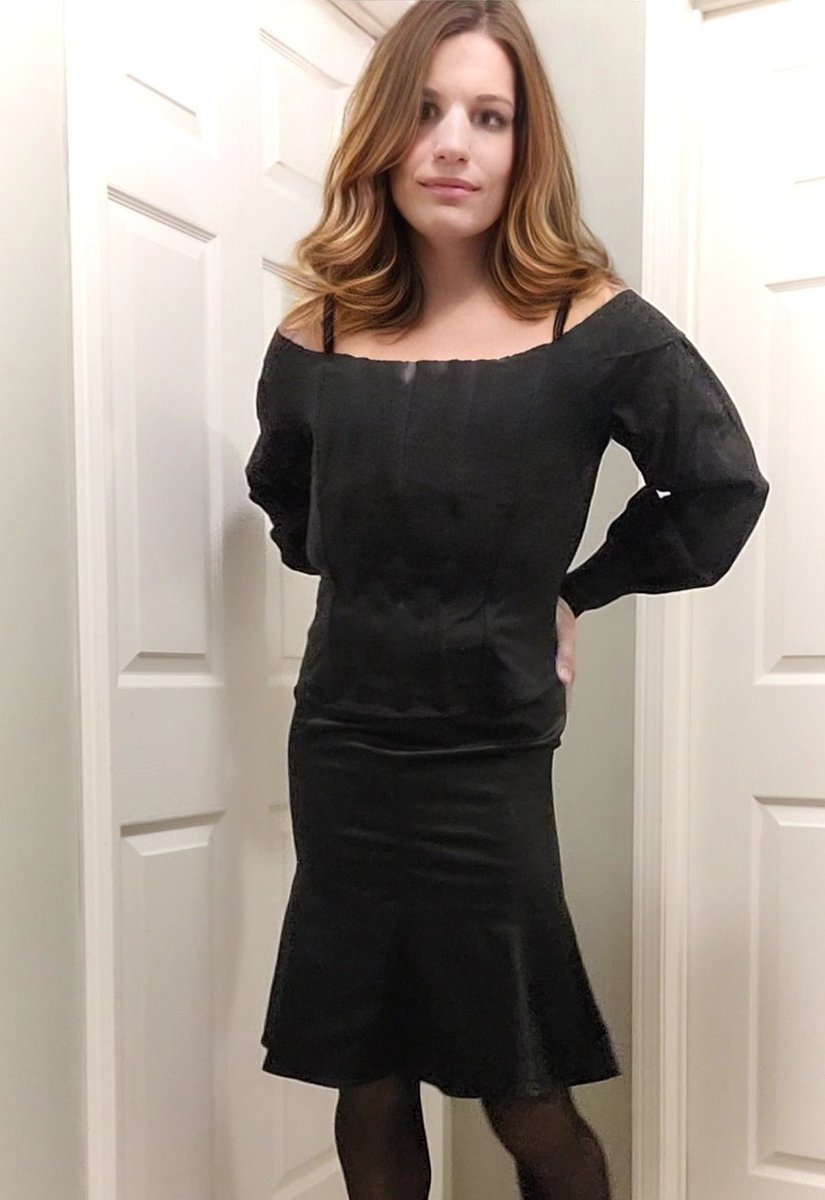 Amber1980M1's tweet photo. Cheat day!  By that I mean I am wearing my new waist cincher. 😜 #crossdress #cd #m2f #feminized #sexy #femmeboi #gurl https://t.co/uoJ6tAsKkk