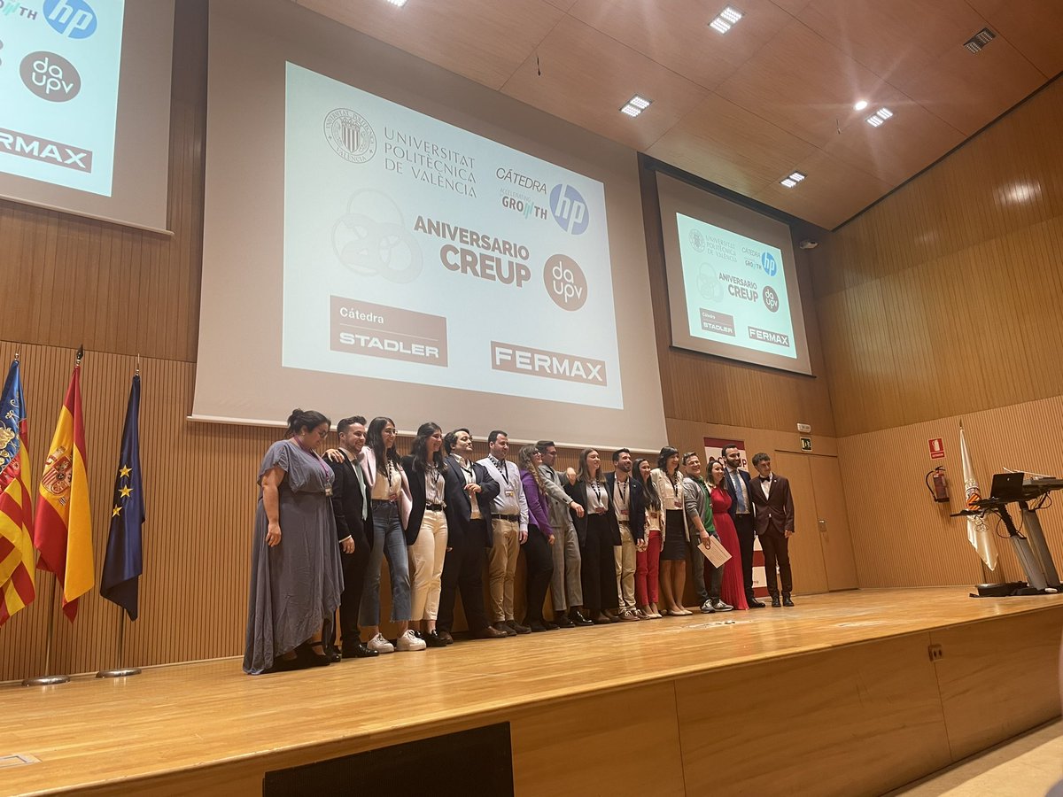 defensorUPV's tweet photo. Anoche se celebró el XX aniversario de la CREUP con la presencia del ministro de universidades Joan Subirats. Gracias a todos los estudiantes que con esfuerzo e ilusión, han hecho posible que nuestra universidad sea cada vez mejor @daupv @UPV @CREUPCREUP @UniversidadGob @cedu_ES https://t.co/x37vwwVeyZ