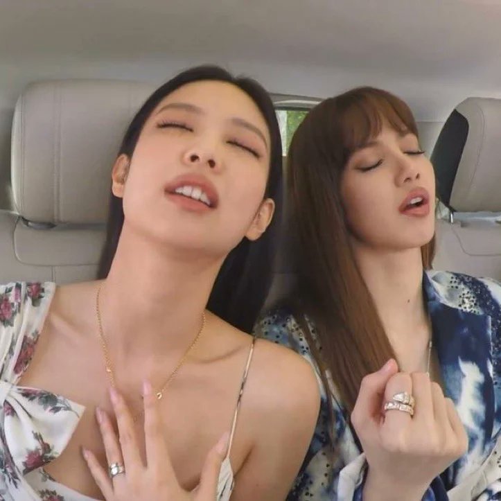 catmeowm555's tweet photo. can't deny JENLISA powerful chemistry exist 😭🫶🏻 https://t.co/36eBV0po7S
