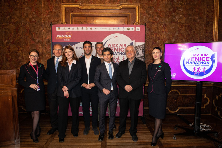 Agendaviaggi's tweet photo. Wizz Air, sarà il nuovo sponsor della prossima edizione “Venicemarathon”
#VeniceNightTrail #venice #wizzair #wizzairvenicemarathon
#venice❤️you #runningvenice
#venicemarathon
#venicehalfmarathon
#vm10k #running #venice #venezia
https://t.co/Q4gutpPoyj https://t.co/Kt8c9ofT9V