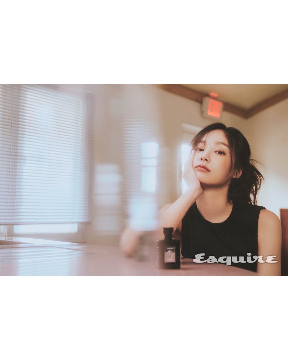 yeonwoo_actress's tweet photo. 𝐘𝐞𝐨𝐧𝐰𝐨𝐨 𝐱 𝐄𝐬𝐪𝐮𝐢𝐫𝐞𝐊𝐨𝐫𝐞𝐚

Yeon Woo's pictorial with Esquire has been released! Like the og post on IG 💜
🔗https://t.co/Y0KiKbKyyF
#연우 #ヨヌ #yeonwoo  #9atoent #YeonwooxEsquireKorea #JinYeonah https://t.co/dBwVZpk99Y