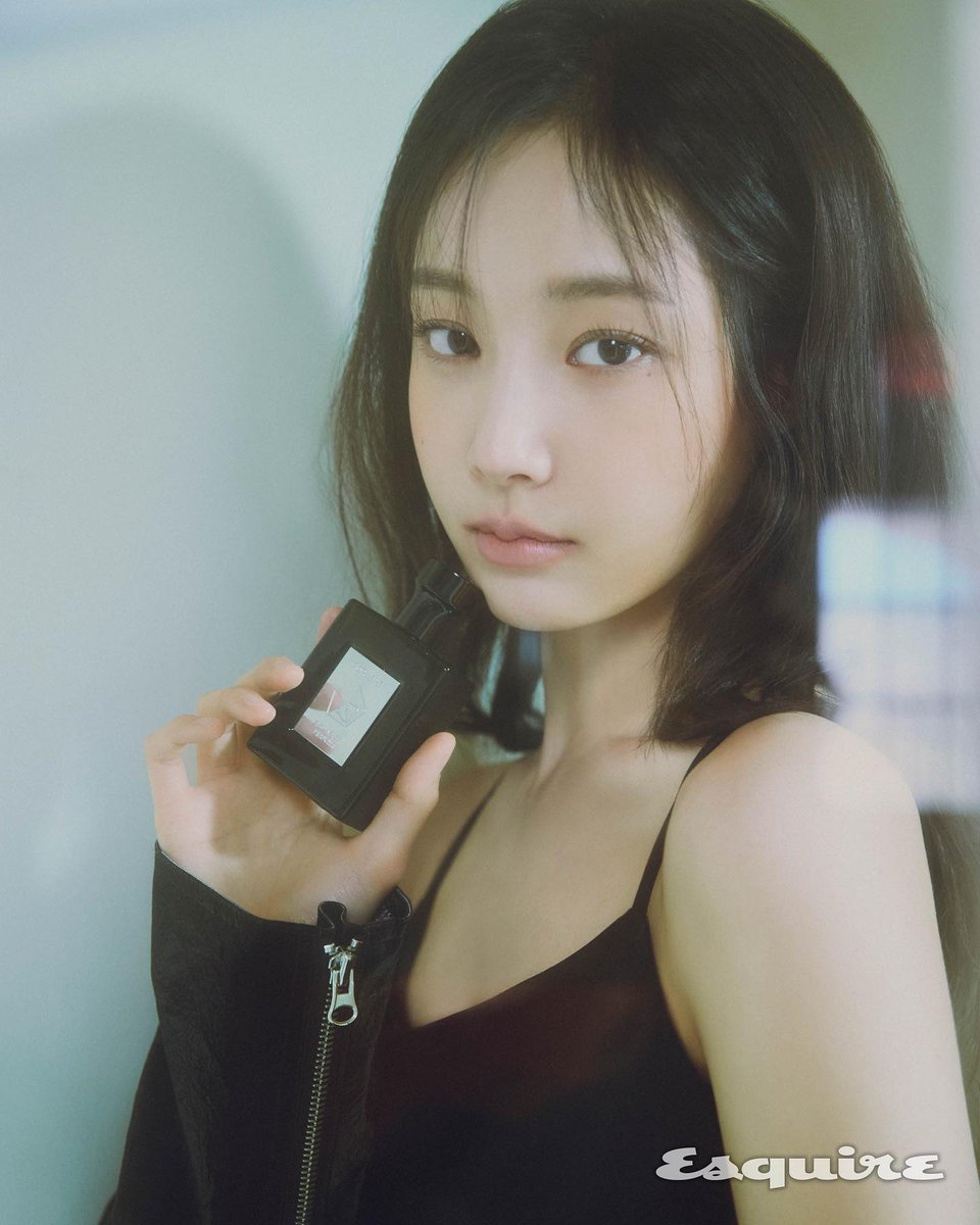 yeonwoo_actress's tweet photo. 𝐘𝐞𝐨𝐧𝐰𝐨𝐨 𝐱 𝐄𝐬𝐪𝐮𝐢𝐫𝐞𝐊𝐨𝐫𝐞𝐚

Yeon Woo's pictorial with Esquire has been released! Like the og post on IG 💜
🔗https://t.co/Y0KiKbKyyF
#연우 #ヨヌ #yeonwoo  #9atoent #YeonwooxEsquireKorea #JinYeonah https://t.co/dBwVZpk99Y