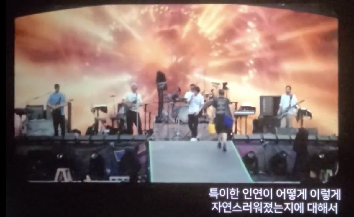 moonkore_jin's tweet photo. 특별한 인연이 어떻게 이렇게 자연스러워졌는지에 대해서.. 옳다고 생각하면 주저하지 않고 앞으로 가는 #JIN 모습이 제 인생에 영감을 주는 것 같아요.
- 크리스 마틴

영감을 일으키는 존재, 나의 뮤즈 
#방탄소년단진 
당신은 내 인생의 축복입니다🤍
#TheAstronaut @bts_twt https://t.co/0aLX2SLmhs