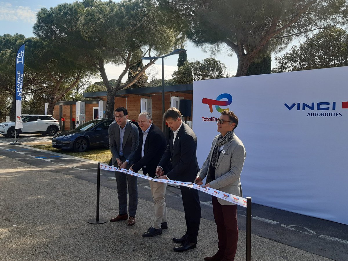 Inauguration de bornes de recherche pour VE 175 kW sur l'A9 sur l'Aire de Fabrègues Nord près de Montpellier