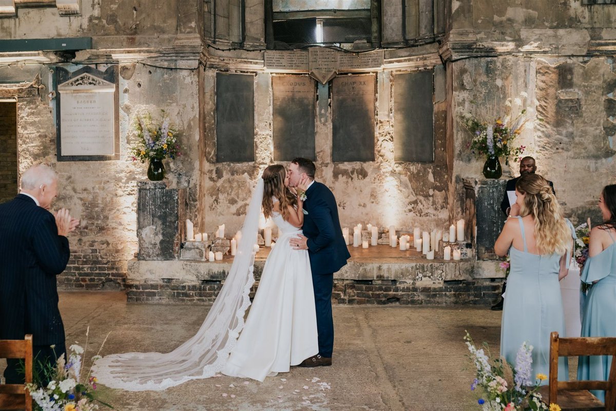 A summer ceremony at The Asylum, Peckham, and then 100 Barrington in Brixton afterwards for the reception. ..and in between times, the couple snuck round the corner to a tiny bar where they had their first date to toast their marriage! #CityWedding

devinebride.co.uk/2023/04/lexi-t…