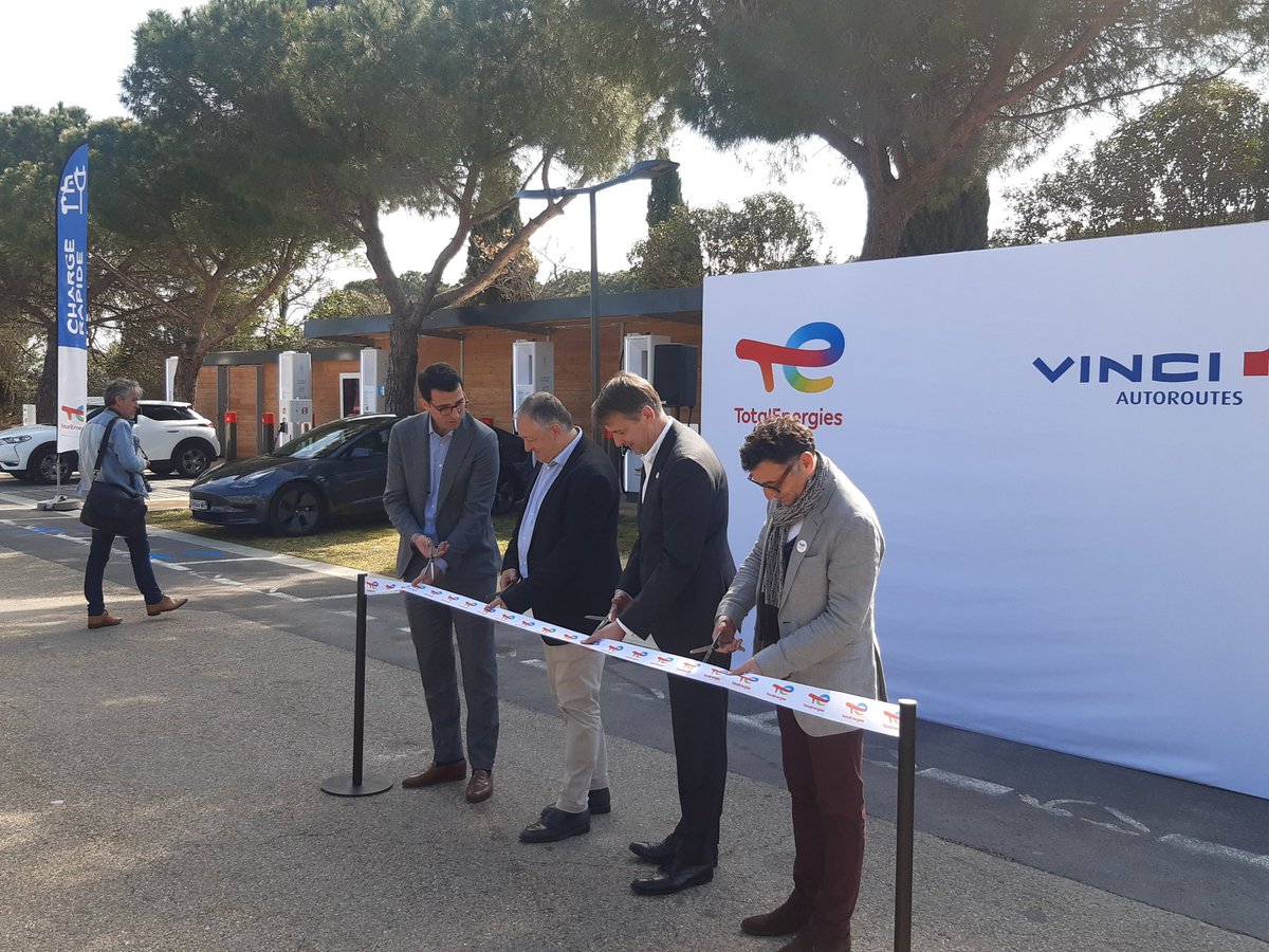 La Fédération Française des Associations d'utilisateurs de Véhicules Électriques #FFAUVE est présente à l'Inauguration des nouvelles bornes de recharge pour VE 175 kW sur l'A9 sur l'Aire de Fabrègues Nord près de Montpellier