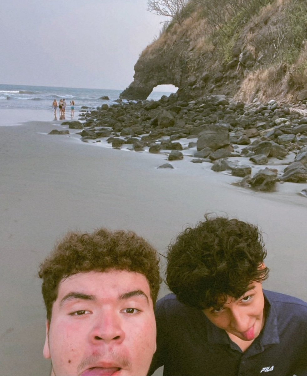una tarde en la playa con tu mejor amigo y se te reinicia la vida. 🫀