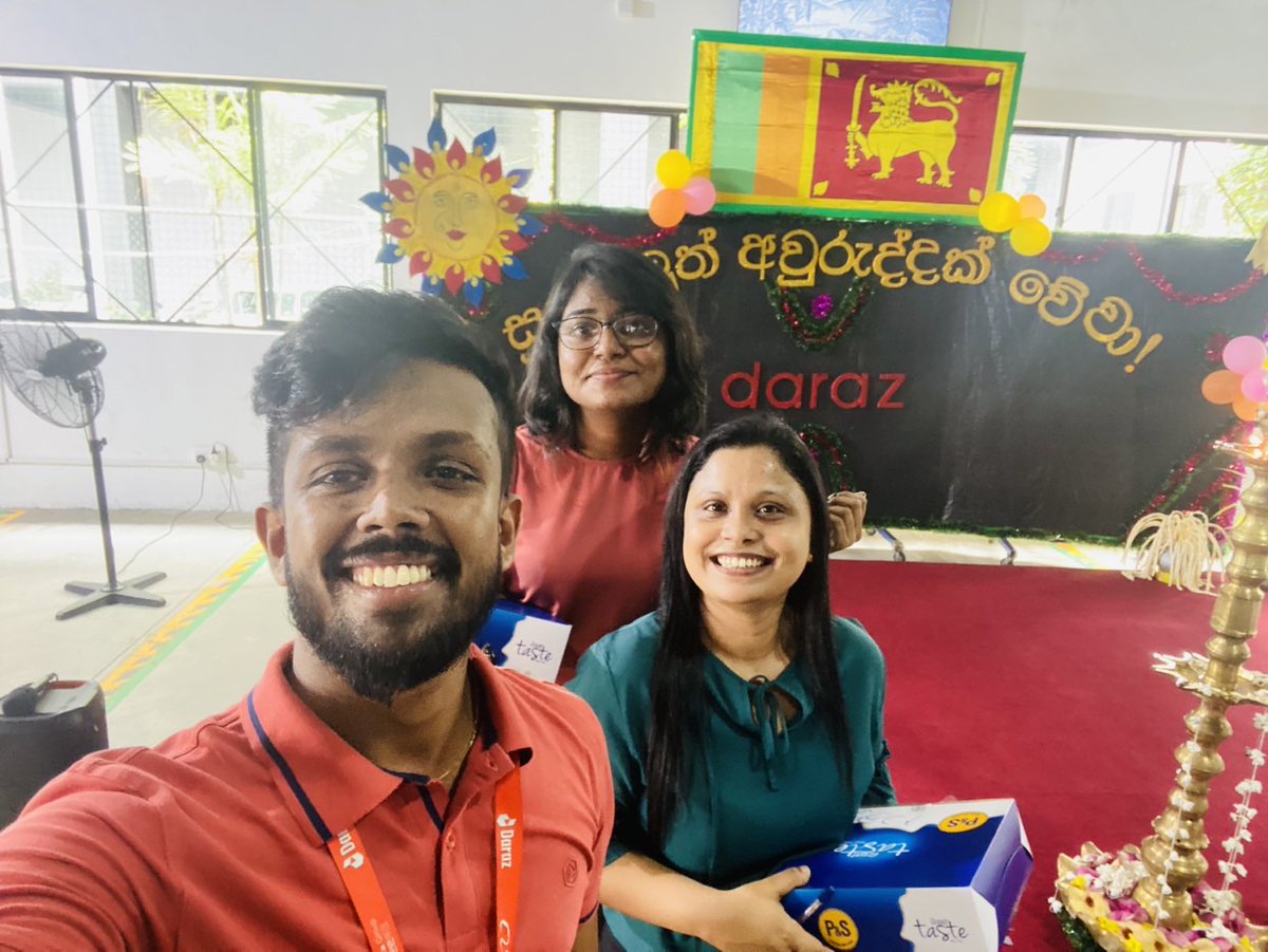 rakhilfernando's tweet photo. New year, new beginnings for #DarazSriLanka! Our team is back after celebrating the Sinhala and Tamil New Year. Excited to make new memories and achieve incredible milestones together this year! 💪 #PositiveVibes #NewYearNewGoals #TeamWorkMakesTheDreamWork https://t.co/9Ay1a0fTF7