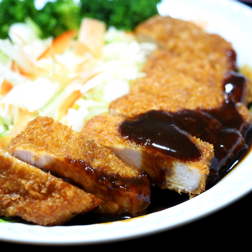 ＜たぬき食堂＞ 「とんかつ」と「緑豆春雨サラダ」